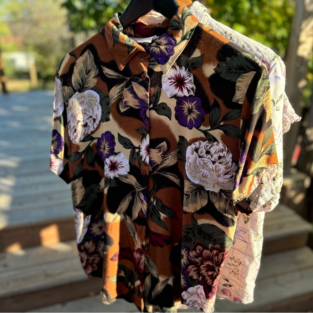 Vintage 90’s Floral Button-Up Shirt